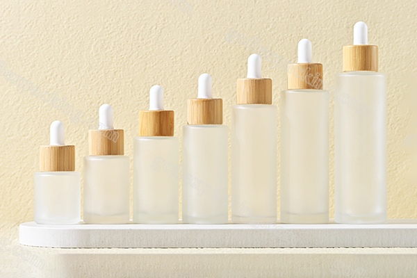 Flat shoulder glass bottle with bamboo dropper 6